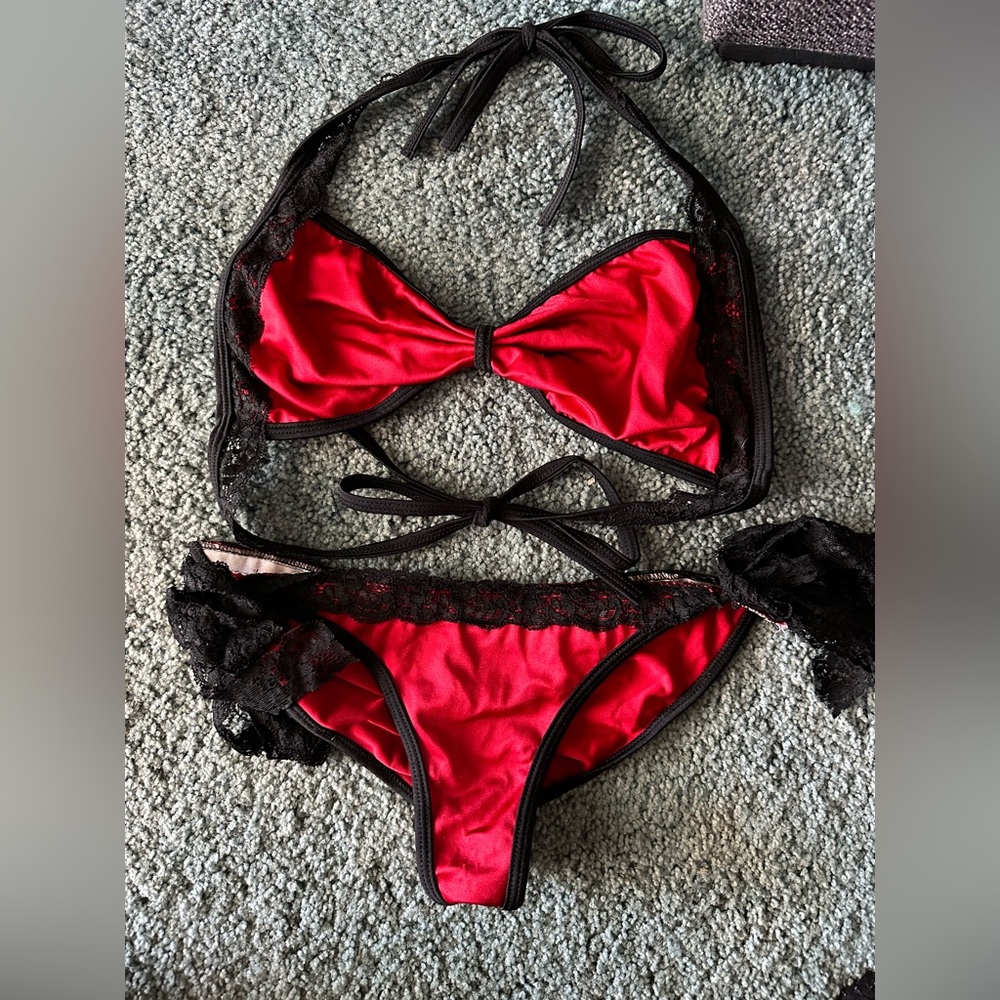 Red scrunch butt bikini - Picture 2 of 2